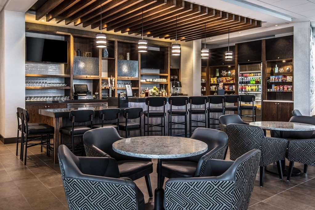 Hyatt Place Delano Restaurant foto